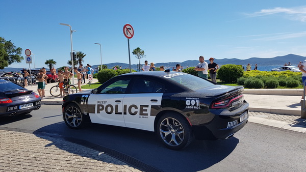 Pink Wing, jedinstvena gastro-turistička karavana luksuznih automobila gostovala je u Zadru na Pozdravu suncu. Foto: Mladen Malik