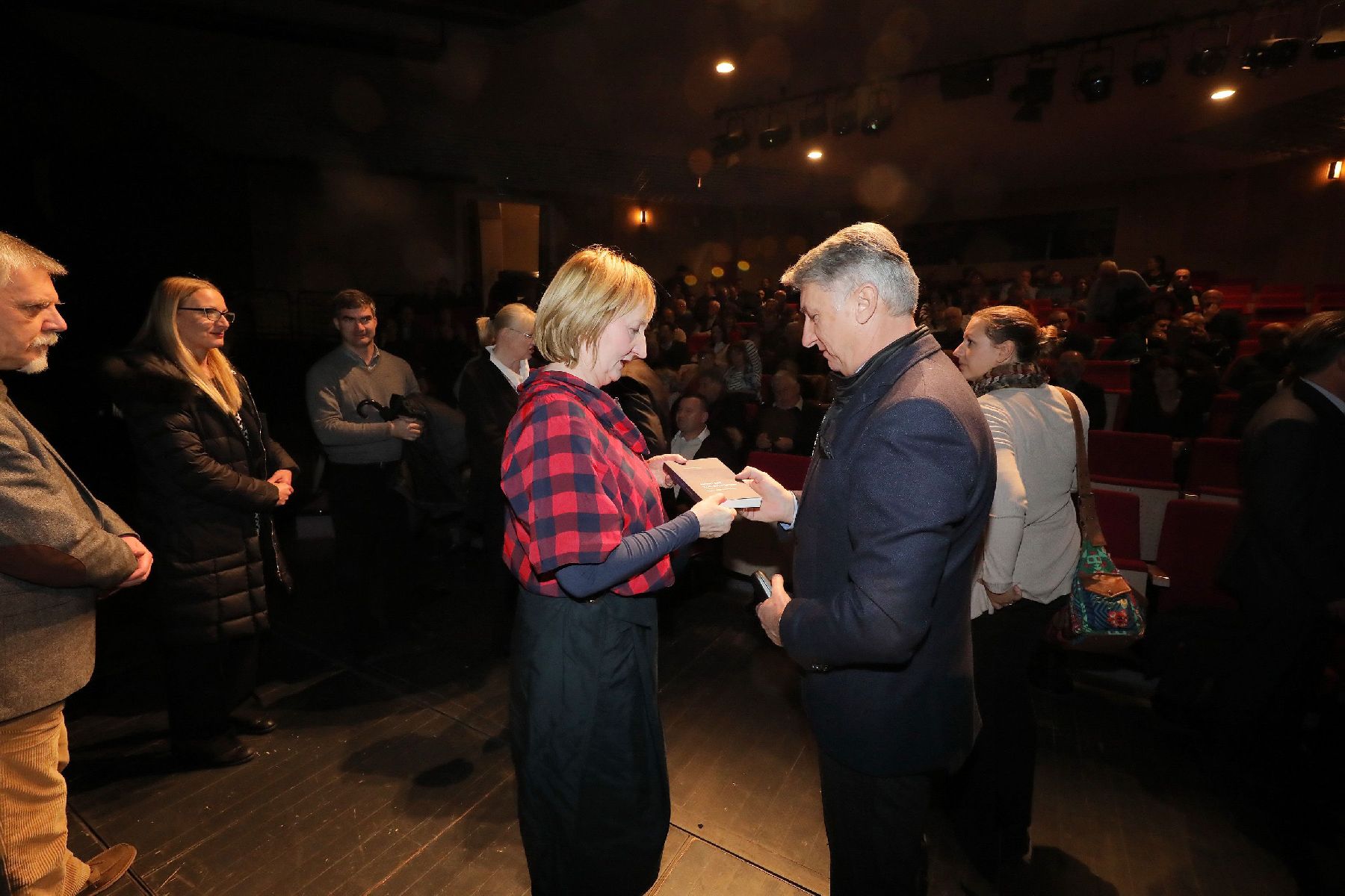 Višnja Starešina u Zadru predstavila knjigu “Hrvati pod KOS-ovim krilom; Završni račun Haaškog suda”.