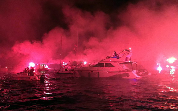 Doček zlatnih zadarskih olimpijaca Šime Fantele i Igora Marenića: Bakljada na brodovima od Vitrenjaka do Morskih orgulja. Foto: Tija Malik Doček zlatnih zadarskih olimpijaca Šime Fantele i Igora Marenića: Bakljada na brodovima od Vitrenjaka do Morskih orgulja. Foto: Tija Malik