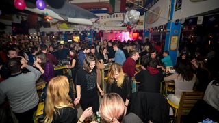 U Famous beach and grill baru Rockatansky bend proslavio je 20 godina djelovanja U Famous beach and grill baru Rockatansky bend proslavio je 20 godina djelovanja