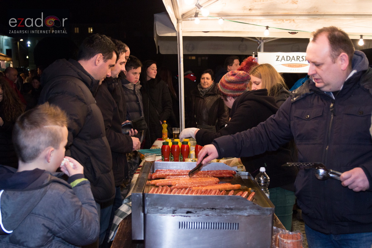 Humanitarni svjetlosni spektakl “Zaželi ljubav” na zadarskom Forumu, 18. veljače 2017. Humanitarni svjetlosni spektakl “Zaželi ljubav” na zadarskom Forumu, 18. veljače 2017.