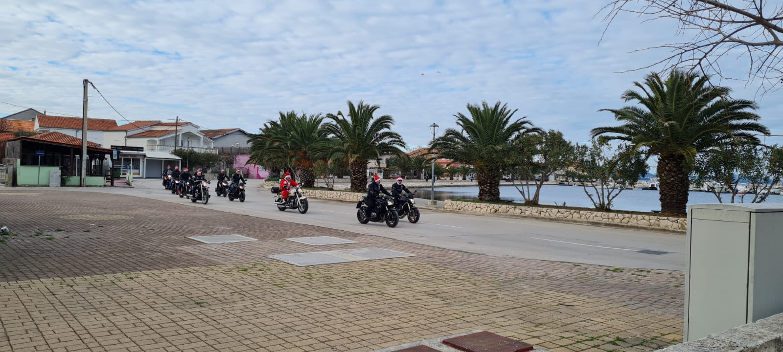 Bibinje: Moto mrazovi razveselili mališane Bibinje: Moto mrazovi razveselili mališane