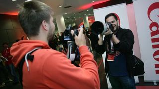 U Hypo centru održan je Canon Summer Party, a posjetitelji su imali priliku isprobati nove modele Canon foto aparata i dodatne opreme U Hypo centru održan je Canon Summer Party, a posjetitelji su imali priliku isprobati nove modele Canon foto aparata i dodatne opreme