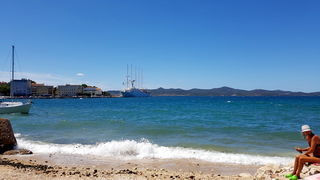 Guštanje u valovima i glazbi Morskih orgulja, a sliku je upotpunio jedrenjak Club Med 2. Foto: Mladen Malik Guštanje u valovima i glazbi Morskih orgulja, a sliku je upotpunio jedrenjak Club Med 2. Foto: Mladen Malik