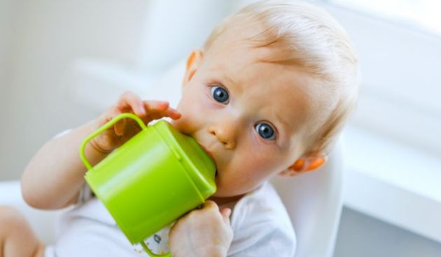 Dijete jede, foto: www.mojedijete.com