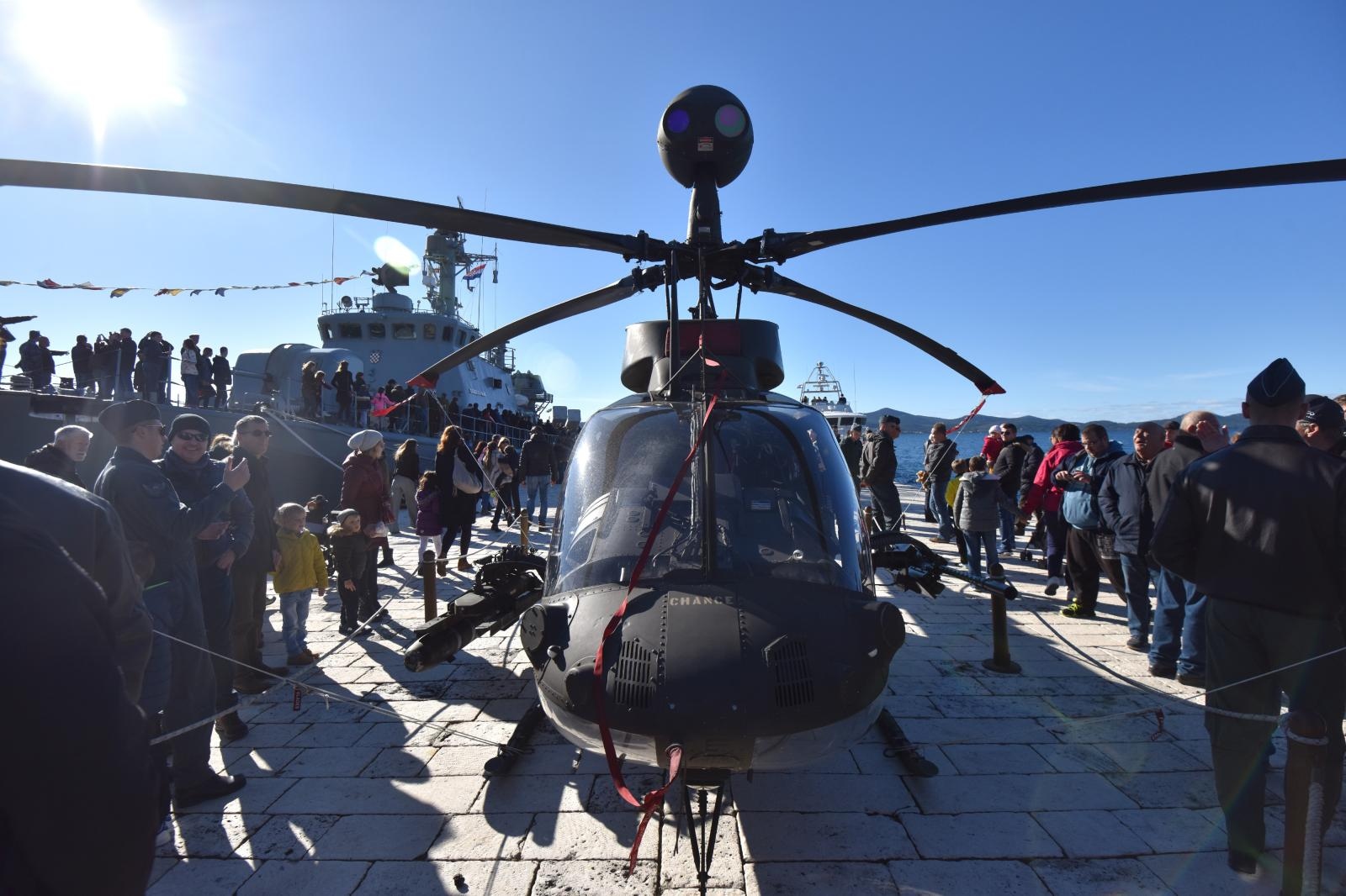 Otvorena izložba vojne opreme, oružja i vozila na zadarskoj rivi