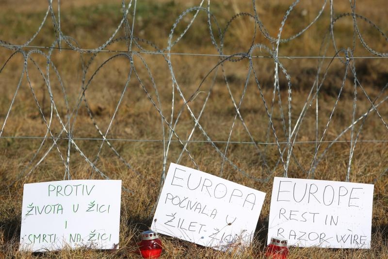 Na granicnom prijelazu Lucija-Brezovica odrzan je veliki prosvjed protiv slovenske zilet zice pod nazivom Protiv zice i za humanu Europu. Na granicnom prijelazu Lucija-Brezovica odrzan je veliki prosvjed protiv slovenske zilet zice pod nazivom Protiv zice i za humanu Europu.