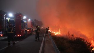 Tučepi: Požar se širi, zahvatio ranč i kuće, vatrogasci u akciji