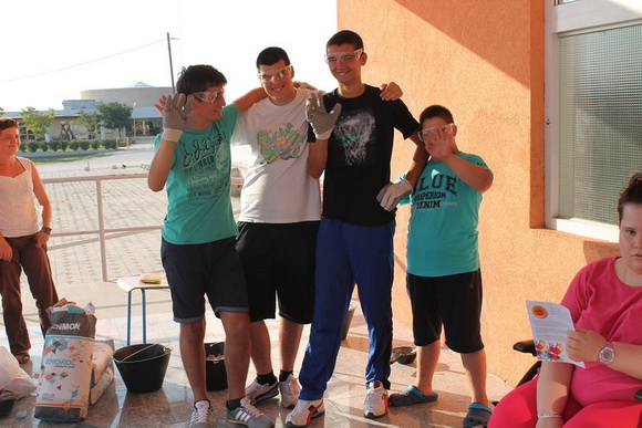 Benkovac: građanska akcija “Kad se male ruke slože – za veseliji grad” Benkovac: građanska akcija “Kad se male ruke slože – za veseliji grad”