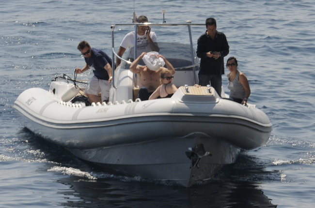 Dubrovnik, 050710.
U Dubrovnik je danas dosao John McEnroe, poznati tenisac koji ce sa Goran Ivanisevicem 08.07.10. odigrati revijalni humanitarni mec za Dubrovacku opcu bolnicu. Mec ce se odigrati na Stradunu ispred Knezeva dvora. John McEnroe stigao je Dubrovnik, 050710.
U Dubrovnik je danas dosao John McEnroe, poznati tenisac koji ce sa Goran Ivanisevicem 08.07.10. odigrati revijalni humanitarni mec za Dubrovacku opcu bolnicu. Mec ce se odigrati na Stradunu ispred Knezeva dvora. John McEnroe stigao je