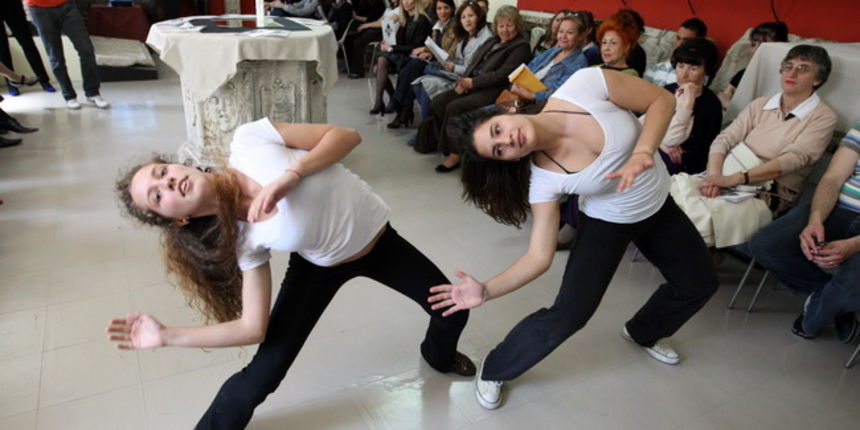 Zadar, 280410.
Vec sedmu godinu za redom Skola primjenjene umjetnosti i dizajna organizira zupanijsku smotru kreativnog izrazavanja ucenika srednih skola.Otvaranje izlozbe i prigodni program dogodio se u Narodnom muzeju.
Na fotografiji : nastup plesne sk Zadar, 280410.
Vec sedmu godinu za redom Skola primjenjene umjetnosti i dizajna organizira zupanijsku smotru kreativnog izrazavanja ucenika srednih skola.Otvaranje izlozbe i prigodni program dogodio se u Narodnom muzeju.
Na fotografiji : nastup plesne sk