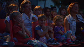 Ružno pače u izvedbi Dragon Teatra Ružno pače u izvedbi Dragon Teatra