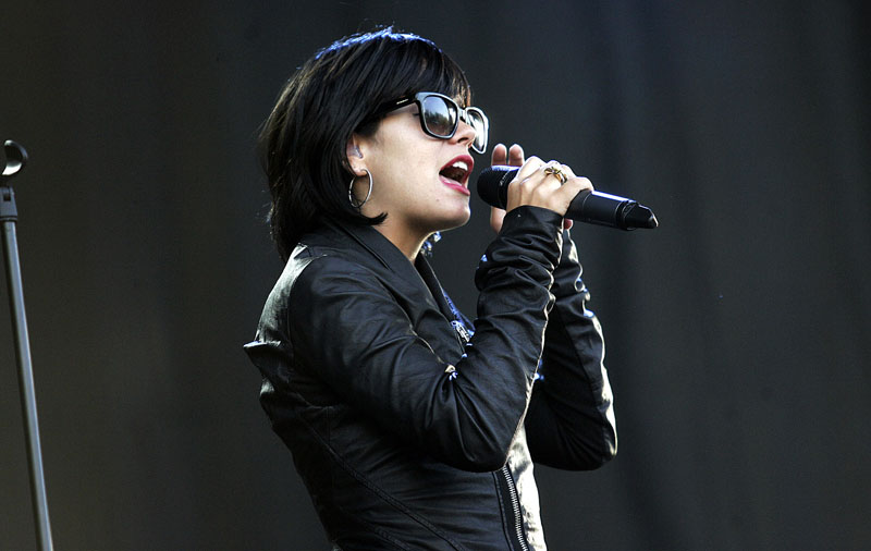 Zagreb, 240609.
Prva vecer T-mobile IN Music Festivala koji se odrzava na Jarunu na dvije pozornice. Kao zvijezde prve veceri najavljeni su Lilly Allen, Kraftwerk, Franz Ferdinand na T-mobile stageu i Rokia Traore na Nokia stageu.  
Na slici: Lilly Allen.