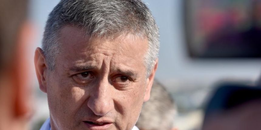 Tomislav Karamarko u sklopu kampanje Domoljubne koalicije obišao luku Gaženica Tomislav Karamarko u sklopu kampanje Domoljubne koalicije obišao luku Gaženica