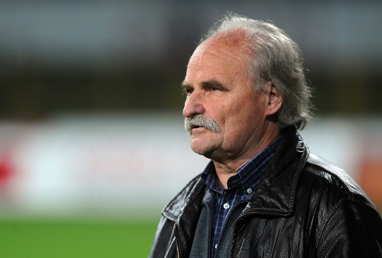 Zapresic, 151010.
Stadion NK Inter, 1. HNL, 11. kolo, seniori, susret NK Inter i NK Zadar.
Na slici: Ilija Loncarevic trener NK Inter.
Foto: Damir Krajac / CROPIX Zapresic, 151010.
Stadion NK Inter, 1. HNL, 11. kolo, seniori, susret NK Inter i NK Zadar.
Na slici: Ilija Loncarevic trener NK Inter.
Foto: Damir Krajac / CROPIX