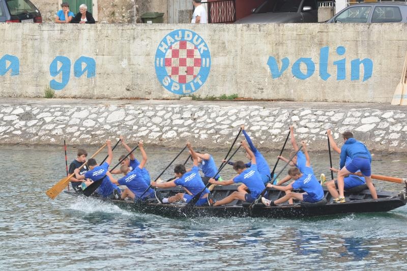 Opuzen: Utrke veslača za startne pozicije za 19. maraton lađa na Neretvi. Photo: Damir Špehar/PIXSELL