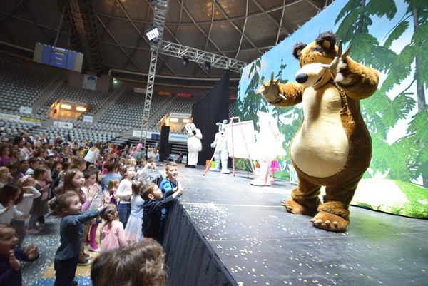 Predstava “Maša i Medvjed” moskovskog Dječjeg kazališta oduševila zadarske mališane Predstava “Maša i Medvjed” moskovskog Dječjeg kazališta oduševila zadarske mališane