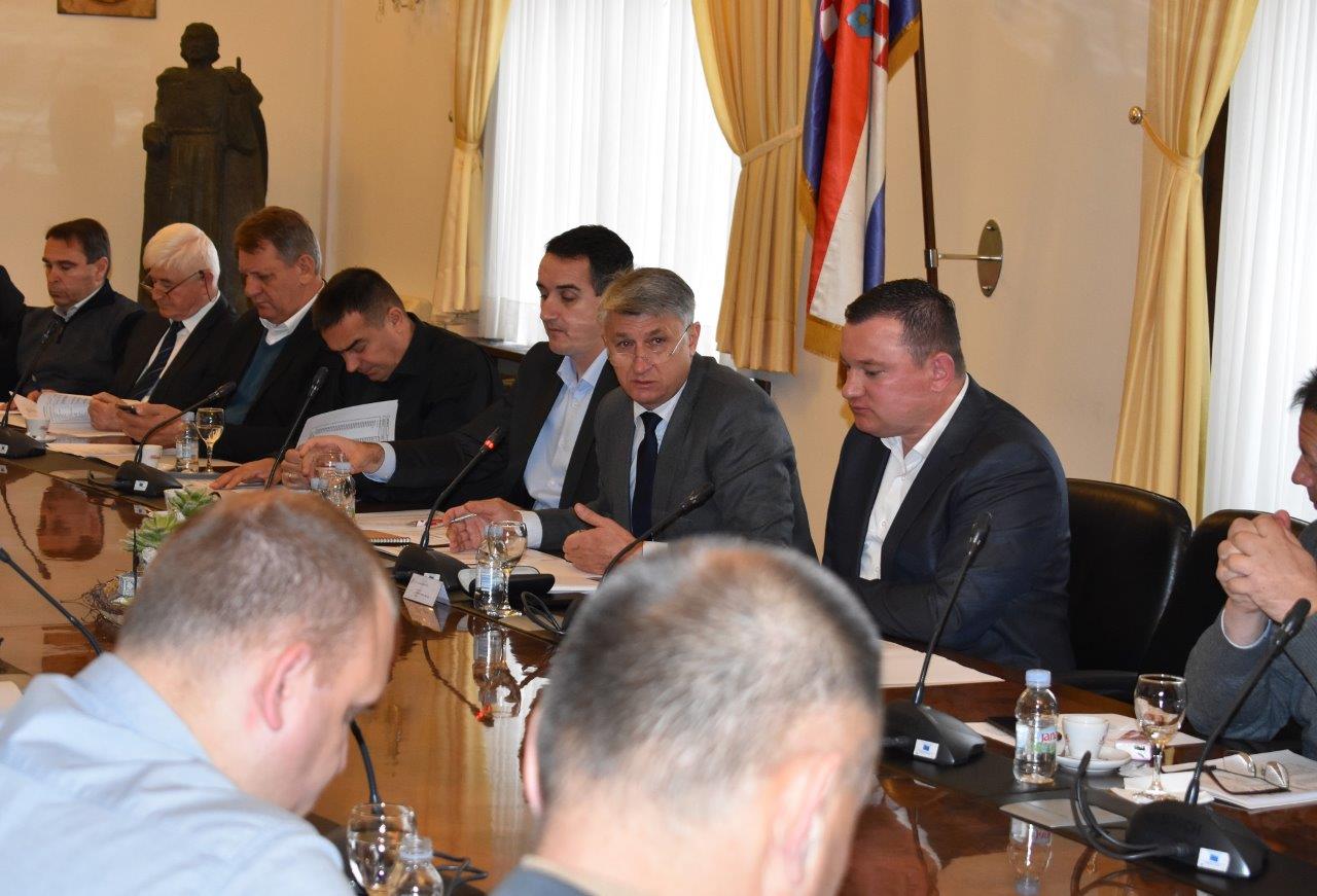 Zadarski župan Božidara Longin održao sastanak s gradonačelnicima i načelnicima Zadarski župan Božidara Longin održao sastanak s gradonačelnicima i načelnicima