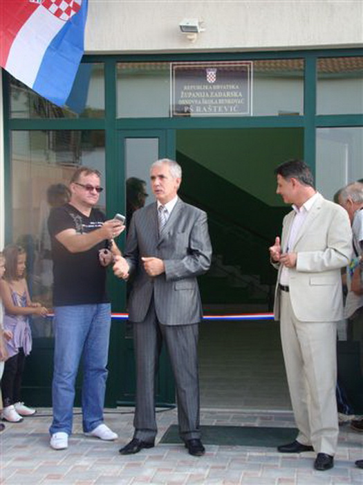 Svecano otvorenje obnovljenih podrucnih skola u Rastevicu i Bukovicu Svecano otvorenje obnovljenih podrucnih skola u Rastevicu i Bukovicu