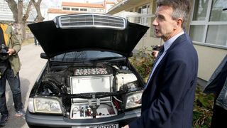 03.04.2014., Zadar – U Solarnom centru na Putu Murvice prezentirano je vozilo koje pokrece iskljucivo elektricna energija. Automobil su u cetiri mjeseca rada napravili ucenici Strukovne skole Vice Vlatkovica Valentino Raspovic, Andjelo Pastuovic i Toni 03.04.2014., Zadar – U Solarnom centru na Putu Murvice prezentirano je vozilo koje pokrece iskljucivo elektricna energija. Automobil su u cetiri mjeseca rada napravili ucenici Strukovne skole Vice Vlatkovica Valentino Raspovic, Andjelo Pastuovic i Toni
