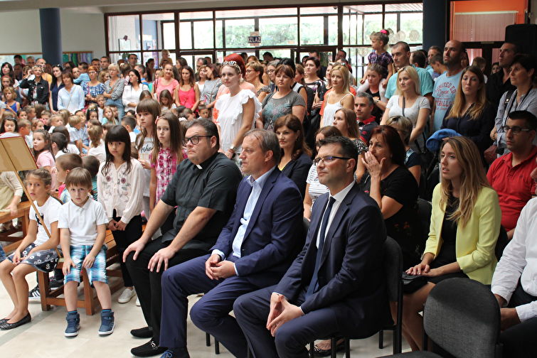 Gradonačelnik Dukić posjetio OŠ Bartul Kašić prvog dana škole Gradonačelnik Dukić posjetio OŠ Bartul Kašić prvog dana škole
