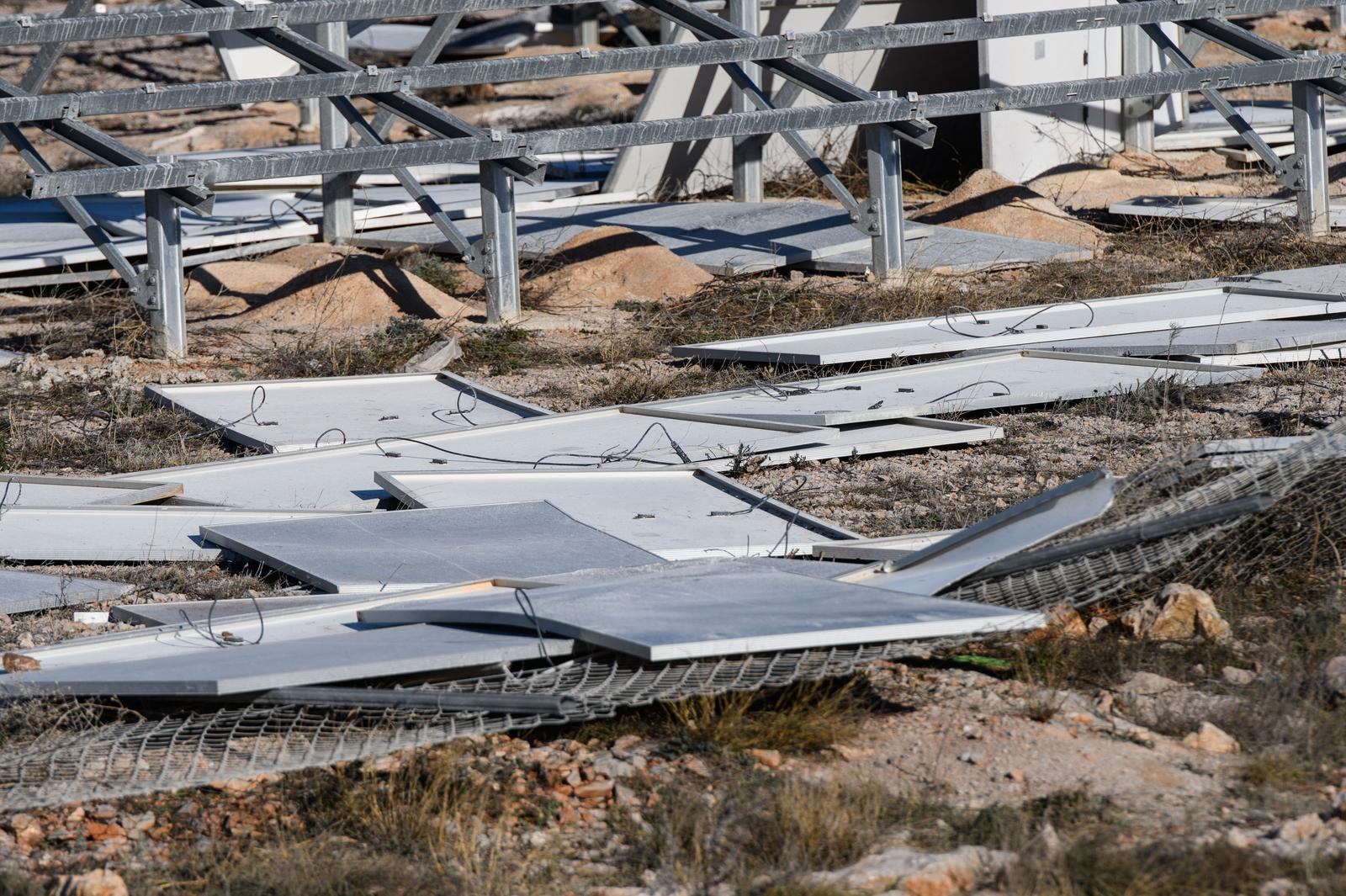 U Zatonu Obrovačkom bura uništila jednu od najvećih solarnih elektrana u Hrvatskoj U Zatonu Obrovačkom bura uništila jednu od najvećih solarnih elektrana u Hrvatskoj