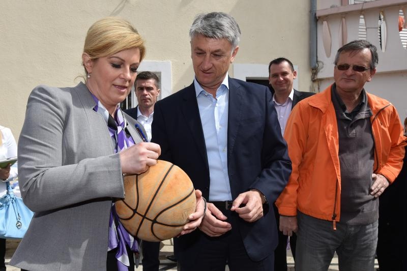 Predsjednica Grabar Kitarović posjetila otok Ist. Foto: Dino Stanin/PIXSELL