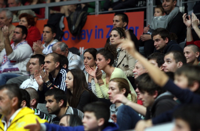 Zadar, 090313.
Dvorana Kresimira Cosica.
Utakmica 24.kola ABA lige, KK Zadar – KK Radnicki.
Na fotografiji: detalj sa tribine.
Foto: Jure Miskovic / CROPIX Zadar, 090313.
Dvorana Kresimira Cosica.
Utakmica 24.kola ABA lige, KK Zadar – KK Radnicki.
Na fotografiji: detalj sa tribine.
Foto: Jure Miskovic / CROPIX