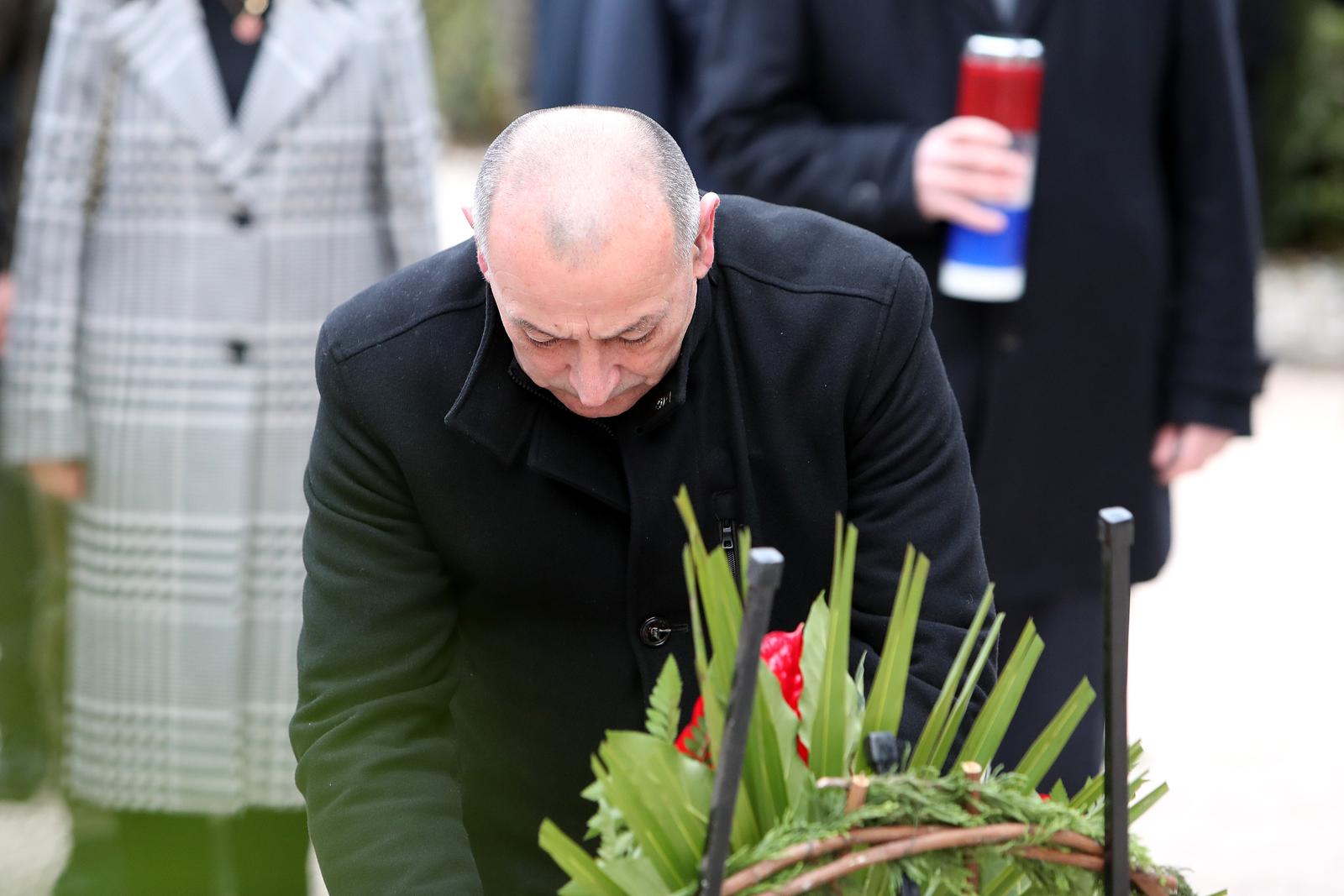 Na Gradskom groblju odana počast poginulim hrvatskim braniteljima povodom 30. obljetnice VRO Maslenica Na Gradskom groblju odana počast poginulim hrvatskim braniteljima povodom 30. obljetnice VRO Maslenica