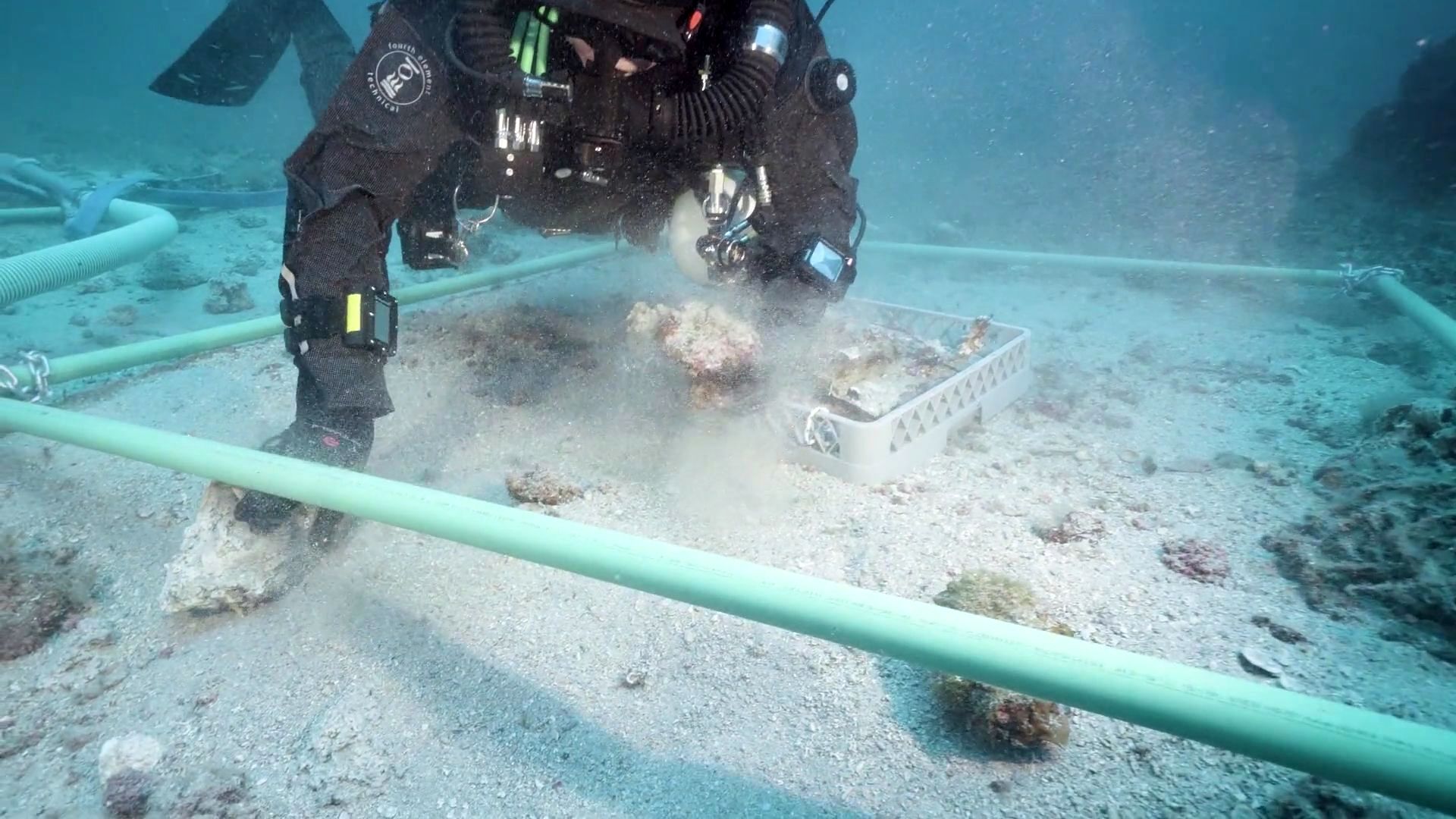 Zadarski podvodni arheolozi na istraživanju ostataka potopljenog aviona kod Visa Zadarski podvodni arheolozi na istraživanju ostataka potopljenog aviona kod Visa