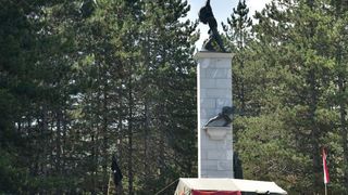 Ugljan: Kod spomenika borcima palim u NOB-u HASP podigao šator