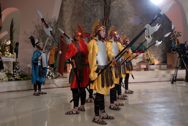 Metkovic, 050410.
Festival zudija, cuvara Kristova groba, u zupi sv. Nikole u Metkovicu.
Jubilarni deseti po redu vodicki festival Zudija Metkovic 2010, ove je godine odrzan u zupi Svetog Nikole na desnoj strani grada Metkovica uz sudjelovanje 24 skupine Metkovic, 050410.
Festival zudija, cuvara Kristova groba, u zupi sv. Nikole u Metkovicu.
Jubilarni deseti po redu vodicki festival Zudija Metkovic 2010, ove je godine odrzan u zupi Svetog Nikole na desnoj strani grada Metkovica uz sudjelovanje 24 skupine