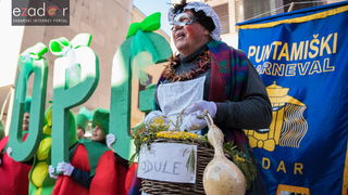 Zadarski karneval 2018: Povorka maškaranih skupina od Gradskih vrata preko Foruma do Narodnog trga Zadarski karneval 2018: Povorka maškaranih skupina od Gradskih vrata preko Foruma do Narodnog trga