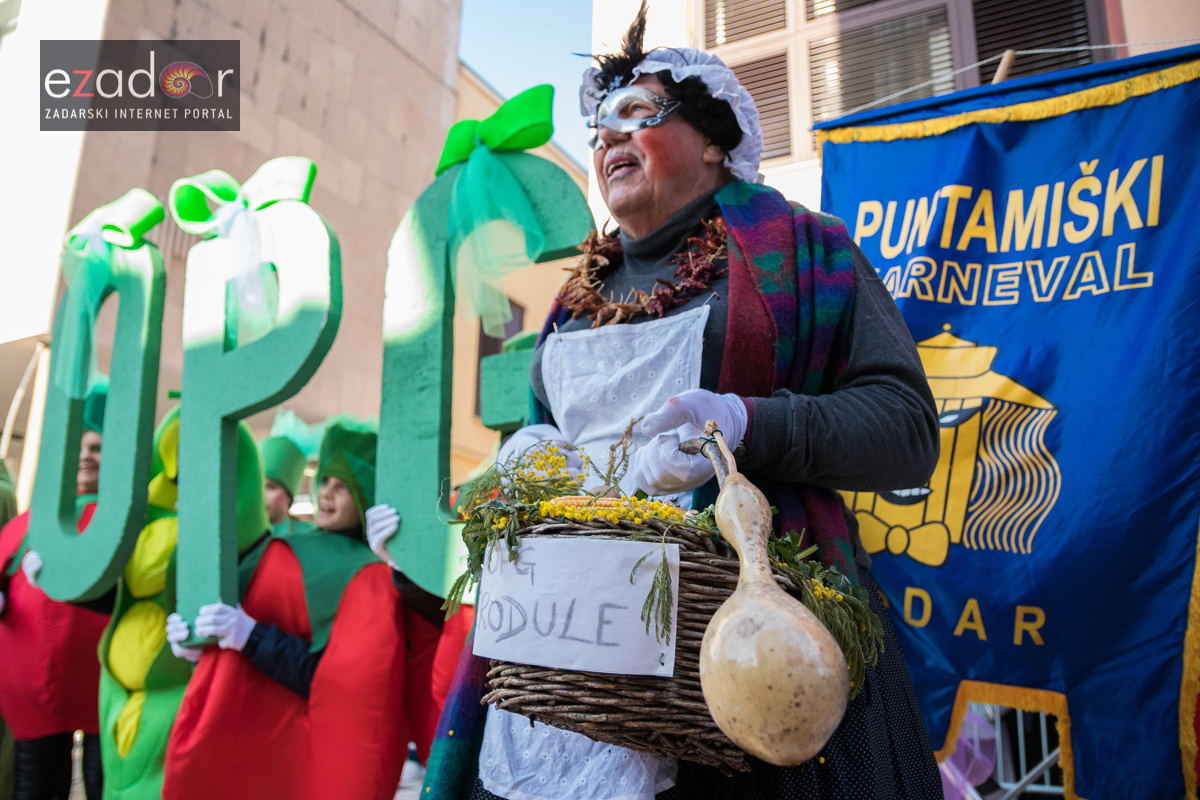 Zadarski karneval 2018: Povorka maškaranih skupina od Gradskih vrata preko Foruma do Narodnog trga Zadarski karneval 2018: Povorka maškaranih skupina od Gradskih vrata preko Foruma do Narodnog trga