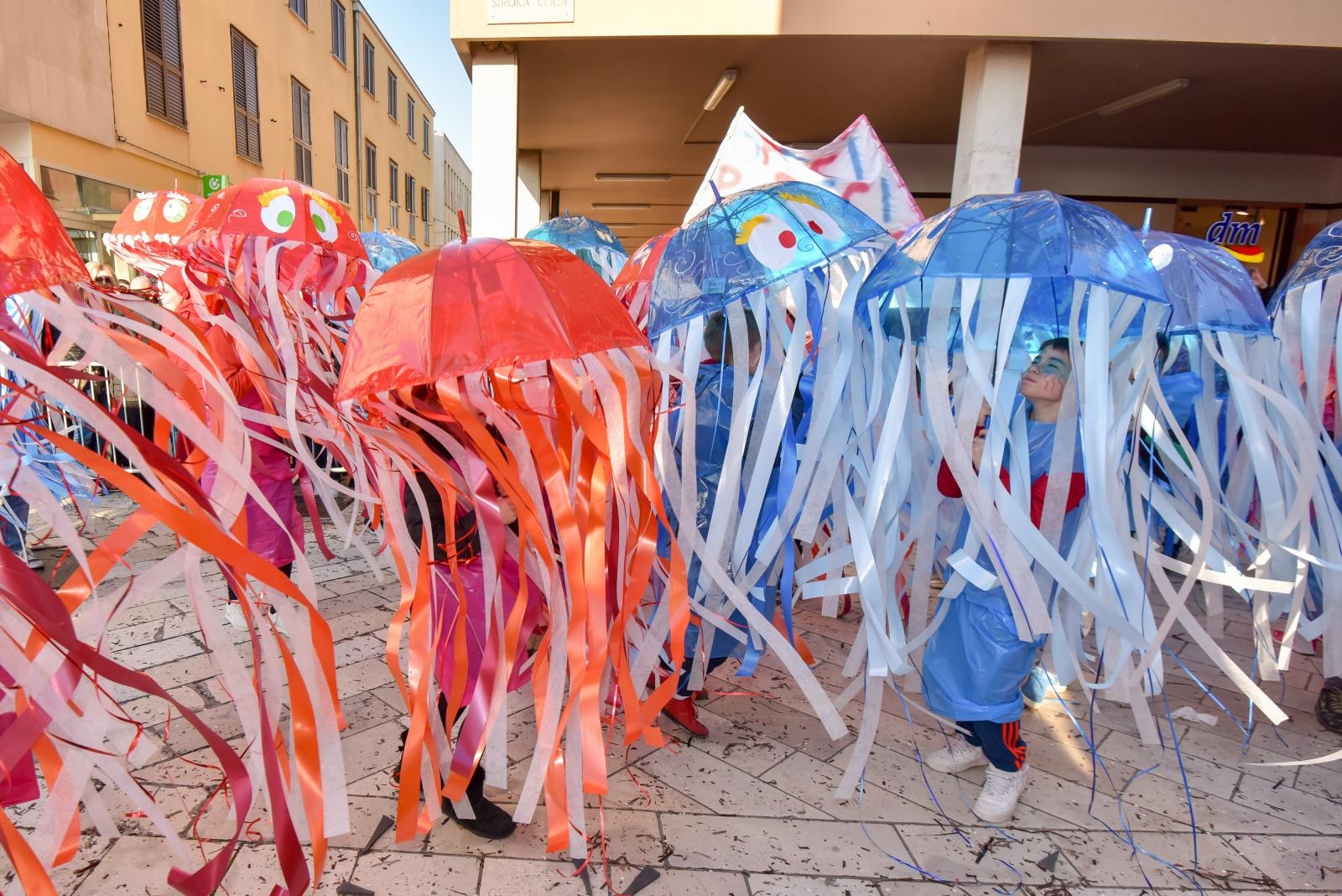 Zadarski karneval 2018: Povorka maškaranih skupina gradskim ulicama Zadarski karneval 2018: Povorka maškaranih skupina gradskim ulicama