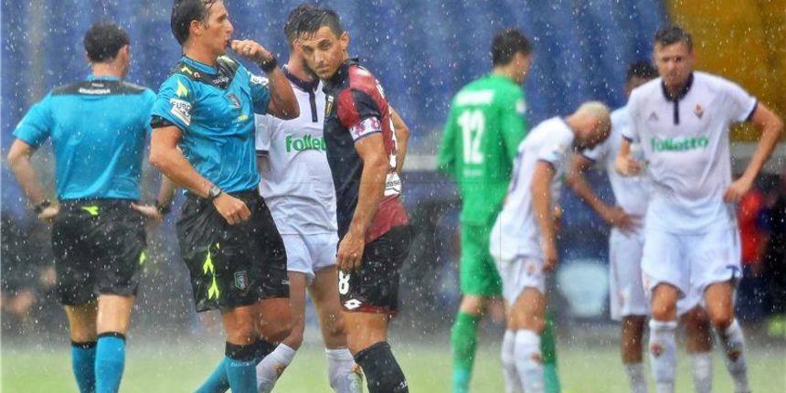 Nevrijeme za vrijeme utakmice Genoe i Fiorentine, foto: hina Nevrijeme za vrijeme utakmice Genoe i Fiorentine, foto: hina