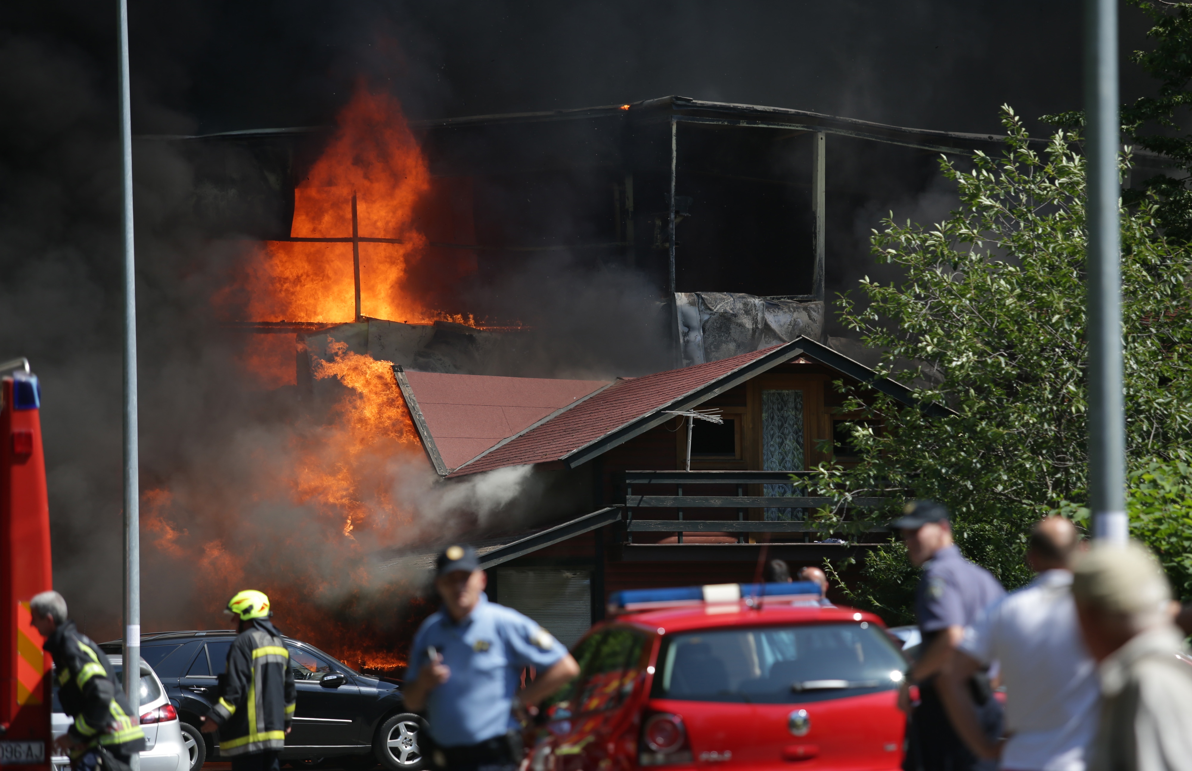 Požar na ŠRC Jelenovac, grad prekriven dimom, zaustavljeni autobusi…