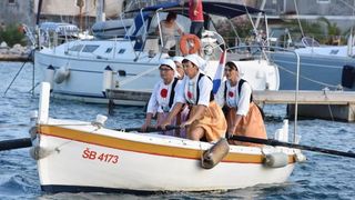 Krapanj: Održana tradicionalna ženska regata gajeta na vesla. Photo: Hrvoje Jelavić/PIXSELL Krapanj: Održana tradicionalna ženska regata gajeta na vesla. Photo: Hrvoje Jelavić/PIXSELL
