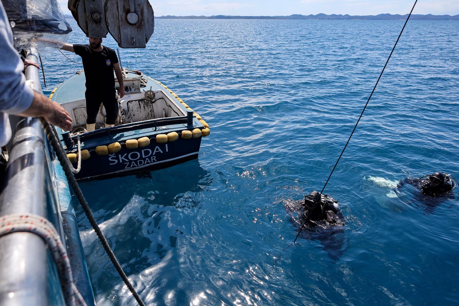 Ekološka manifestacija “Uz more, za more: zelena misija za održivu budućnost Hrvatske” održala se danas na plivarici Škoda koja je jutros u 11 sati isplovila iz zadarske luke Gaženica prema Ugljanu gdje će se provela akcija izvlačenja odbačenih ribarskih Ekološka manifestacija “Uz more, za more: zelena misija za održivu budućnost Hrvatske” održala se danas na plivarici Škoda koja je jutros u 11 sati isplovila iz zadarske luke Gaženica prema Ugljanu gdje će se provela akcija izvlačenja odbačenih ribarskih