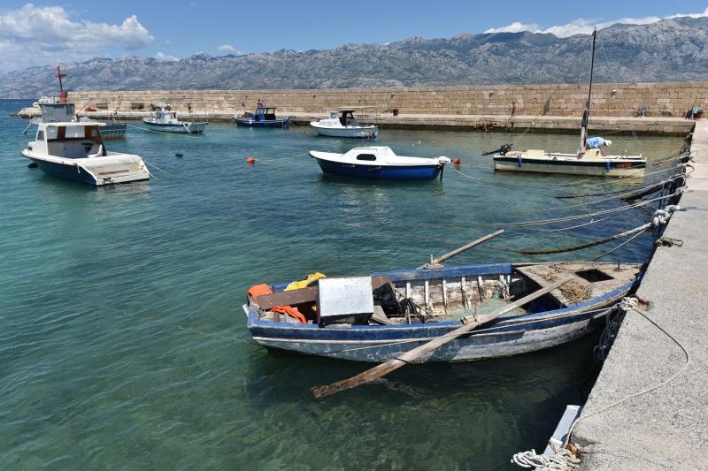 Ražančani saniraju štete nakon orkanske bure. Photo: Dino Stanin/PIXSELL