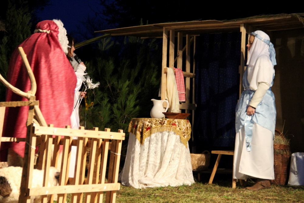 U Diklu kod bunara upriličene žive jaslice U Diklu kod bunara upriličene žive jaslice