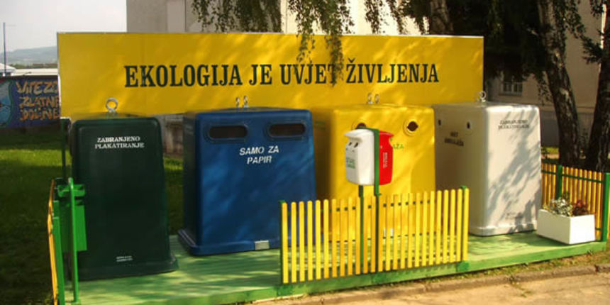 Eko otok, kontejneri, foto: os-vnazora-novabukovica.skole.hr Eko otok, kontejneri, foto: os-vnazora-novabukovica.skole.hr