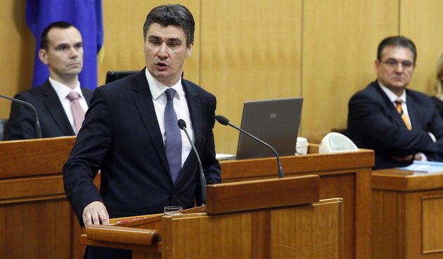 Zagreb, 231211.
Hrvatski Sabor u nastavku izvanredne sjednice glasuje o povjerenju novoj Vladi Zorana Milanovica. 
Na slici: govor buduceg premijera Zorana Milanovica.
Foto: Davor Pongracic / CROPIX