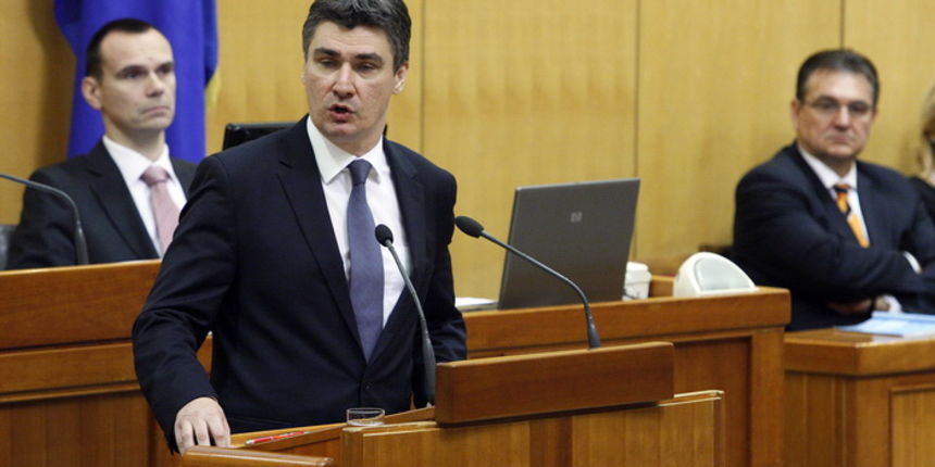 Zagreb, 231211.
Hrvatski Sabor u nastavku izvanredne sjednice glasuje o povjerenju novoj Vladi Zorana Milanovica. 
Na slici: govor buduceg premijera Zorana Milanovica.
Foto: Davor Pongracic / CROPIX