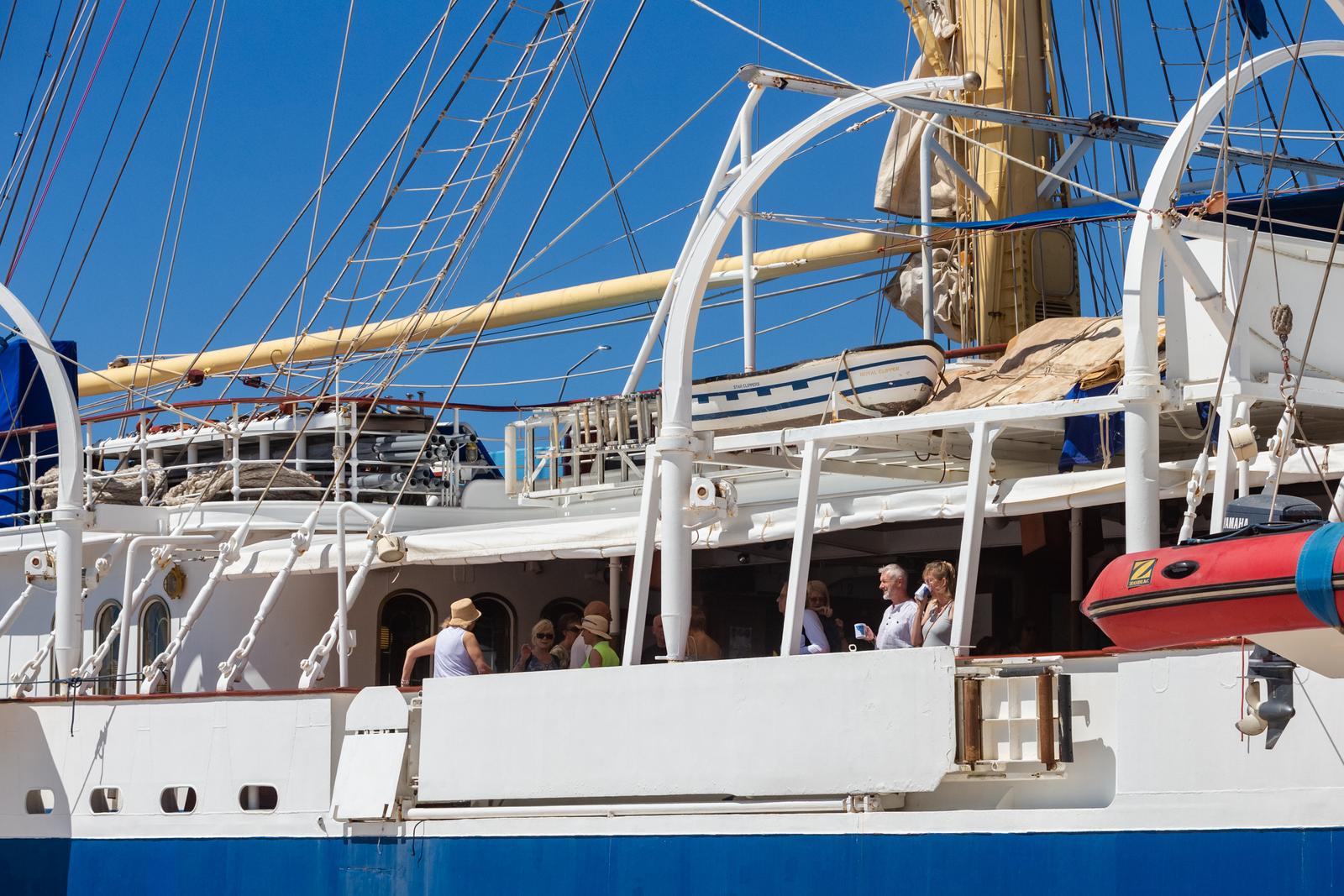 Velicanstveni jedrenjak Royal Clipper na Pozdravu suncu Velicanstveni jedrenjak Royal Clipper na Pozdravu suncu