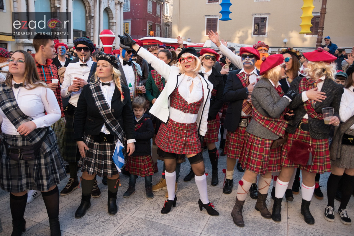 Zadarski karneval 2018: Povorka maškaranih skupina od Gradskih vrata preko Foruma do Narodnog trga Zadarski karneval 2018: Povorka maškaranih skupina od Gradskih vrata preko Foruma do Narodnog trga