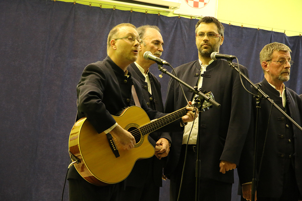 OŠ Stanovi- humanitarni klapski koncert