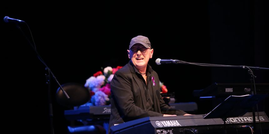 Koncertom ‘Vjeruj u ljubav’ obilježena 50. godišnjica Županijske lige protiv raka: zapjevao i Oliver Dragojević Koncertom ‘Vjeruj u ljubav’ obilježena 50. godišnjica Županijske lige protiv raka: zapjevao i Oliver Dragojević