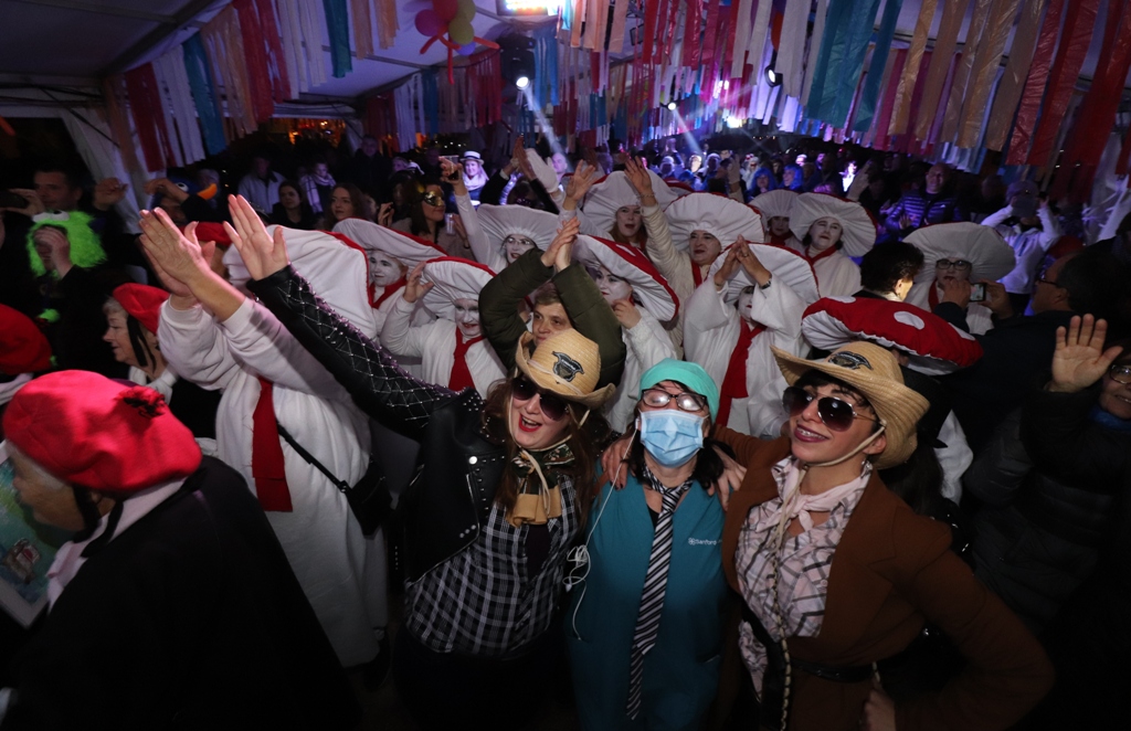 Cirkultura i Jasmin Stavros otvorili Maškare na Viru Cirkultura i Jasmin Stavros otvorili Maškare na Viru