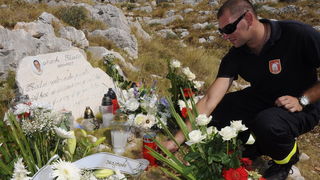 Kornat, 300811.
Obiljezavanje 4. obljetnice kornatske tragedije, u kojoj je, gaseci pozar na Kornatu 30. kolovoza 2007. godine, smrtno stradalo 12 vatrogasaca. Obitelji poginulih vatrogasaca, njihovi prijatelji te visoko izaslanstvo na otoku Kornat, u uv Kornat, 300811.
Obiljezavanje 4. obljetnice kornatske tragedije, u kojoj je, gaseci pozar na Kornatu 30. kolovoza 2007. godine, smrtno stradalo 12 vatrogasaca. Obitelji poginulih vatrogasaca, njihovi prijatelji te visoko izaslanstvo na otoku Kornat, u uv